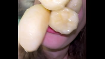 Dumb bitch Dommylips stuffs their mouth with bananas