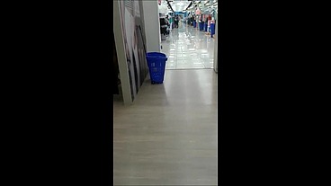 Vídeo no provador da loja - Fui flagrada provando roupas em uma loja,Sempre deixo a cortina aberta quando tem homens perto,adoro me exibir