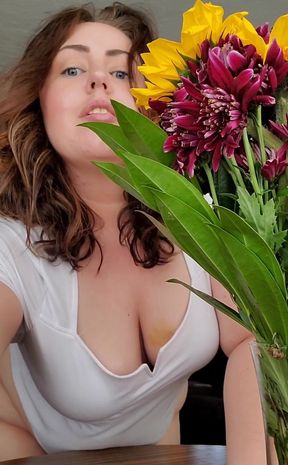 When Guys Buy Me Flowers, I Take Sexy Pics with Them and Send 'em the Pics! It's Fun to Date Me, Want a Taste of It?