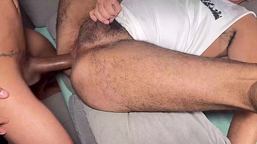 MARCOS GOIANO - MAGRELO MEGA-DOTADO FODENDO O RABO DO GAÚCHO E LEITANDO DENTRO - SEXO GAY BAREBACK INTERRACIAL