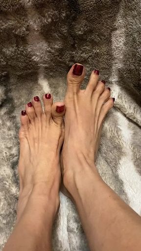 Melove Sexy Long Toes and Small Feet on the Blanket