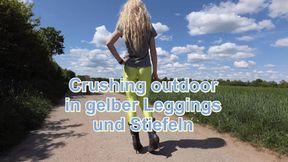Crushing outdoors in yellow leggings - Crushing outdoor in gelber Leggings