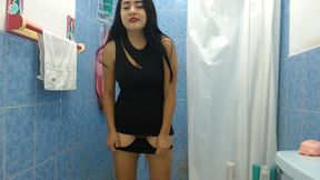 el mejor video de dos hermanastra meando una a la otra y siendo ambas orinadas por el marido terminando tomando una ducha lesbica juntas despues del trio