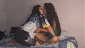 Marido flagra Sapatona pegando sua Esposa