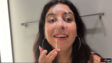 Risky Public Sex in Changing Room