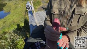 PAWG gets dirty at the lake viewing point - she doesn't give a fuck about getting caught!