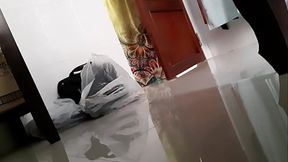 Học tr&ograve_ nứng giở tr&ograve_ quay l&eacute_n c&ocirc_ gi&aacute_o đang thay đồ 4