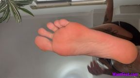 Merciless Barefoot Smash - Giantess - HD MP4