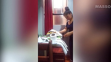 No tenía efectivo y el taxista me propuso coger en un motel para pagar por el viaje; acepté porque no tenía efectivo.