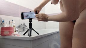 Amateur wife shaves her pussy hair.