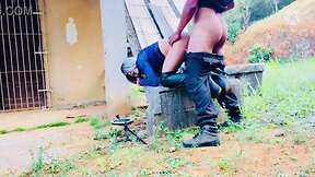 Policial comeu o cuzinho da safada em uma casa abandonada