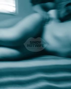 Mi marido llega a casa sin avisar y me encuentra cogiendo con un desconocido