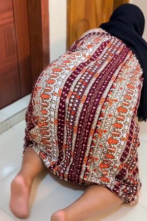 Egypt Beautiful Big Ass Curvy Muslim Hot Stepmom Stuck Under Bed Then She Want Anal Fuck From Me!