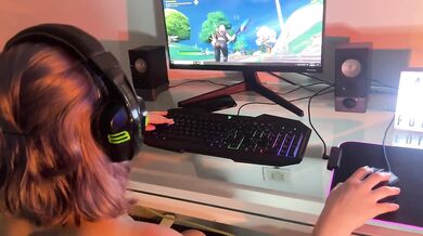 MY BEST FRIEND ASKS ME TO TEACH HER HOW TO PLAY BUT WITH ONE CONDITION