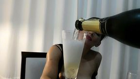 z b 14 perla lopez ninfomana, psicologa, pasara el fin de semana en su casa entre los rios, viendo sus peliculas y masturbandose de maravilla, sorpresa ... sexo duro