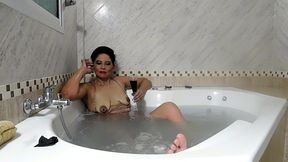 perla lopez ninfomana, psicologa, pasara el fin de semana en su casa entre los rios, viendo sus peliculas y masturbandose de maravilla, sorpresa ... sexo duro