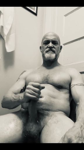 Hot B&w Bathroom Bate.