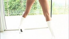 Amy Reid gives a deepthroat blowjob while moaning