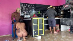 subrinha pega sua tia fodendo escondido com seu marido enquanto o tiu fica distraido na churrasqueira * bruna lopesxx *