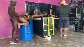 subrinha pega sua tia fodendo escondido com seu marido enquanto o tiu fica distraido na churrasqueira * bruna lopesxx *