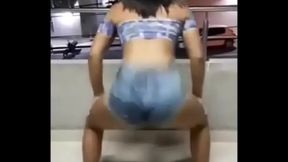 Duvido nao gozar com essa novinha dancando gostoso