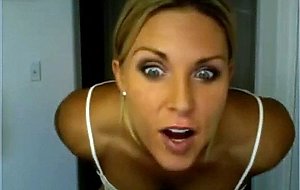 Hot fit girl in wet t-shirt, tit flexing