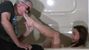Sunny's feet in bath (HD)