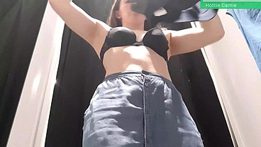 mi hermanastra me manda por whatsapp un video masturbandose en los vestidores del centro comercial
