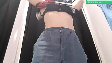 mi hermanastra me manda por whatsapp un video masturbandose en los vestidores del centro comercial