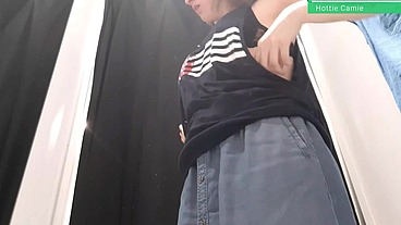 mi hermanastra me manda por whatsapp un video masturbandose en los vestidores del centro comercial