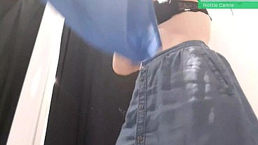 mi hermanastra me manda por whatsapp un video masturbandose en los vestidores del centro comercial