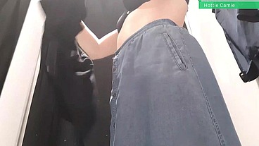 mi hermanastra me manda por whatsapp un video masturbandose en los vestidores del centro comercial