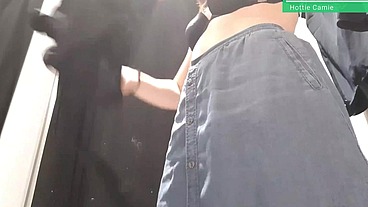 mi hermanastra me manda por whatsapp un video masturbandose en los vestidores del centro comercial