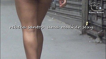rebeca santos uma mulher muito sexy.