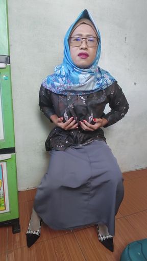 Busty Hijab TS Masturbates Until Cums