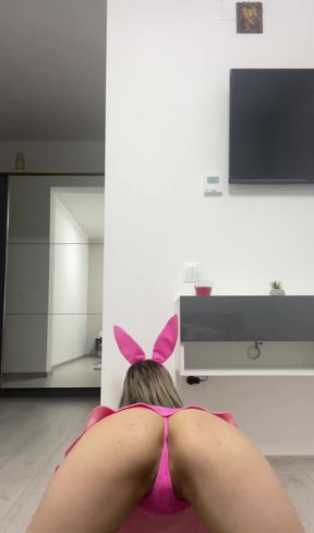 Cute teen babe takes on anal fun in homemade video