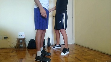 Meu Vizinho Me Levou Até Em Casa Depois do Treino e Meteu Leite no Meu Cú