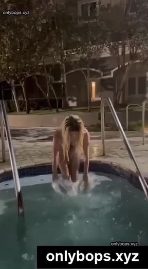 OnlyFans celebrity showcases her amateur TikTok dance moves