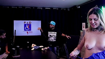 CASAL DNA NO PUTARIA COM DEFICIENTE APRESENTADO PELO GABRIEL OLHAR SOB RODAS & VITOR REIS - COMPLETO (WATCH ON: SHEER/RED)