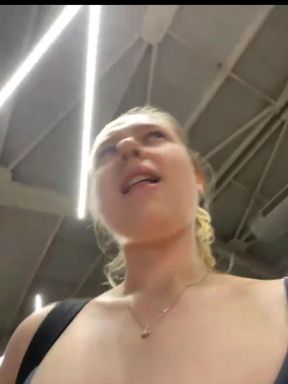 Bbw girl training in the gym
