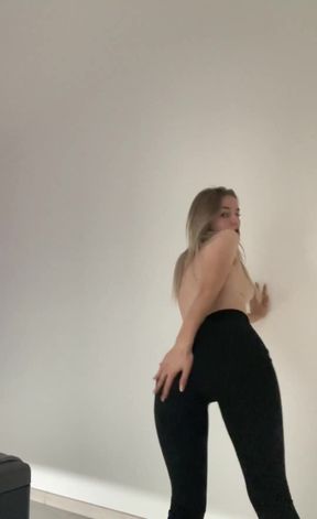 Anal-loving blonde amateur babe shows off her cute tits