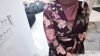 Hijab hotwife cheating with the handyman