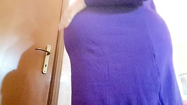 Big splash for pregnant italian milf