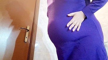 Big splash for pregnant italian milf