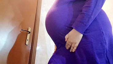 Big splash for pregnant italian milf