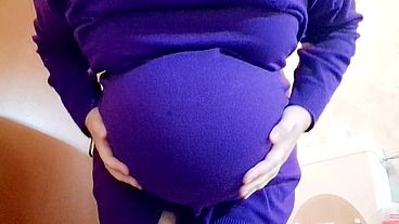 Big splash for pregnant italian milf