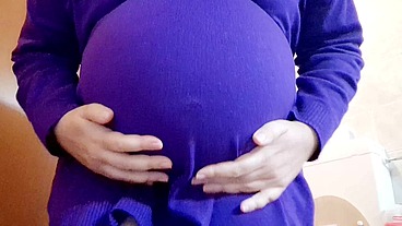 Big splash for pregnant italian milf