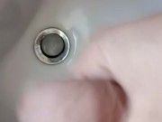 Sborrata nel bidet!!!