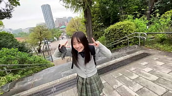 ひより(18)/顔面偏差値Sランクの不思議ちゃんJ【1限目】恥ずかしがってぬいぐるみを離さない彼女に電マ責め&amp_潮吹き&rarr_フェラでトロ目にさせて挿入からの大量中出し！