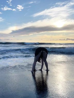 Naughty MILF flashing on the beach